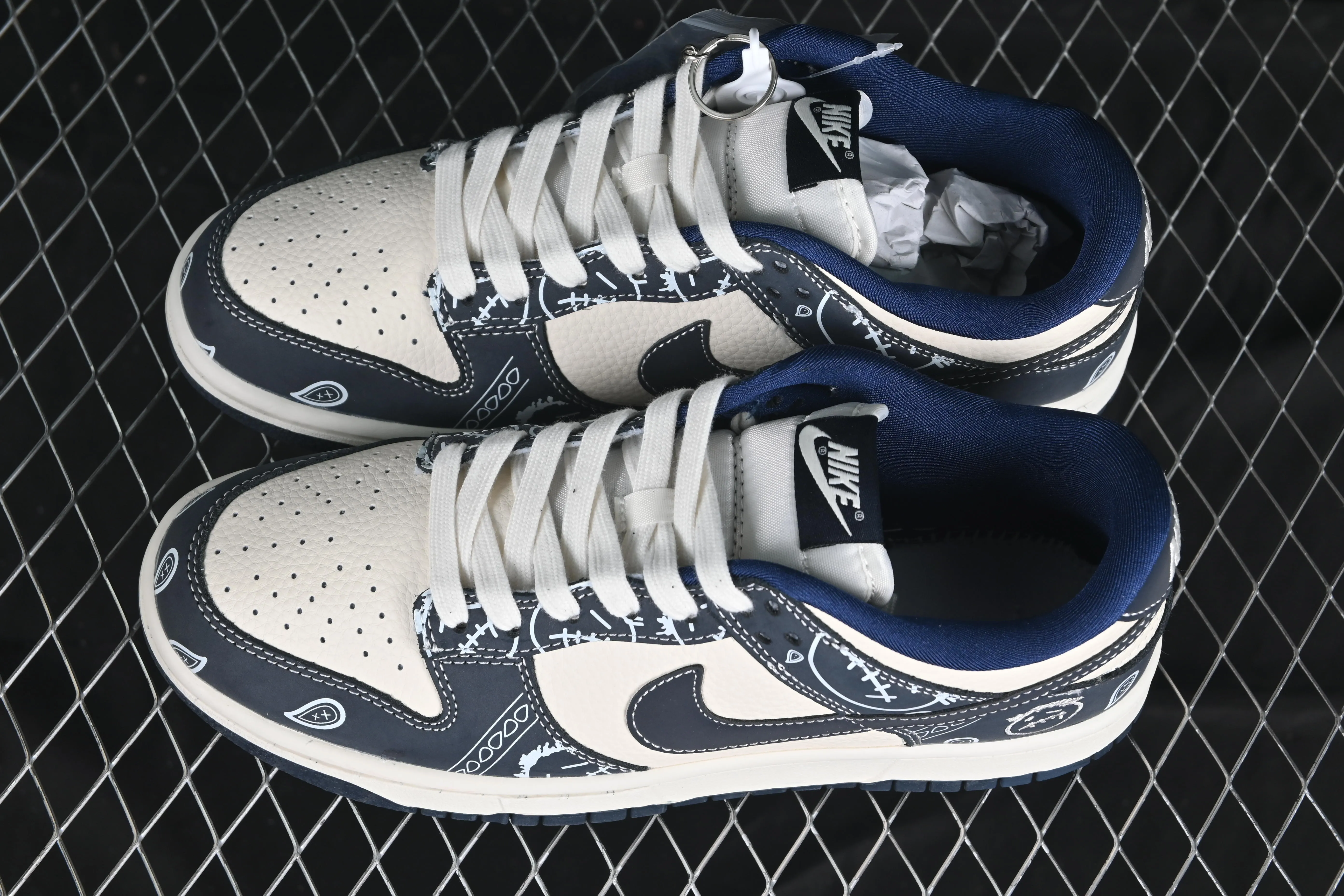 All Categories Nk SB Dunk Series Nk SB Dunk Low High-end Customized Low-top Shoes Nike SB Dunk Low Navy Grimace Cashew Flower Anniversary High-end Customized Low-top Casual Shoes KK1333-046